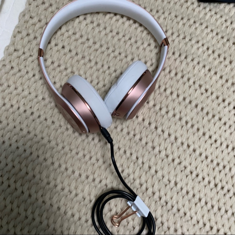 rose gold beats solo headphones